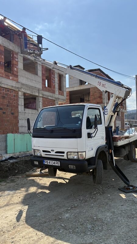 Рязане на дърво с автовишка